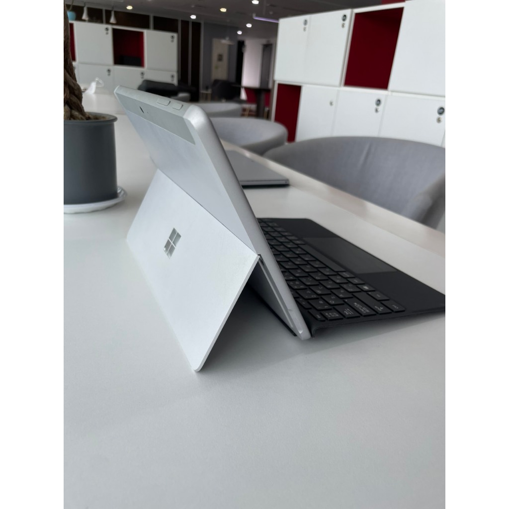 Máy tính Surface Go, Intel thế hệ 7, Ram 8Gb, SSD 128Gb, LAPTOP 2 in 1 kết hợp giải trí và công việc.