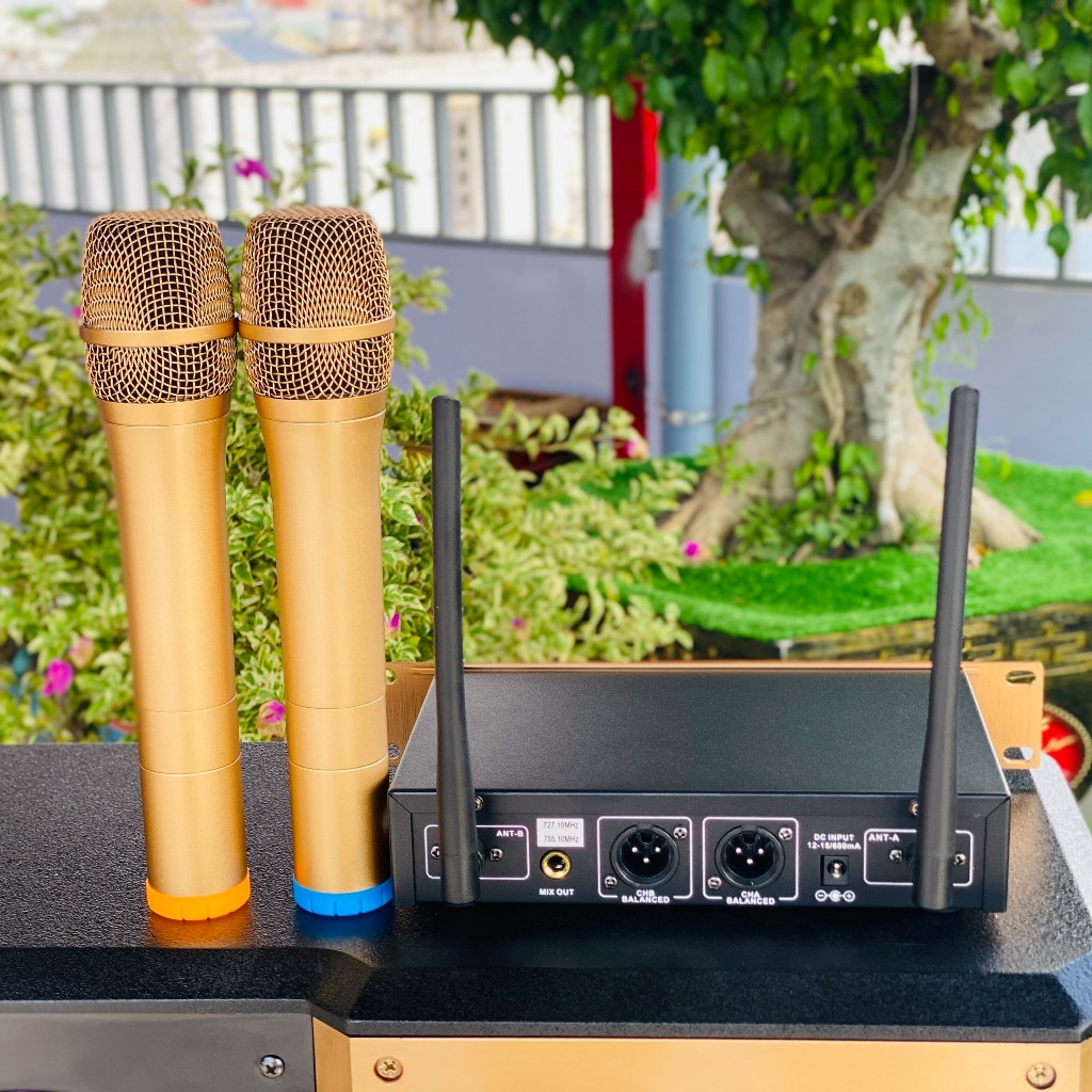 Bộ 2 micro karaoke không dây SH 300G cao cấp, cho karaoke gia đình dễ lắp đặt và dễ sử dụng