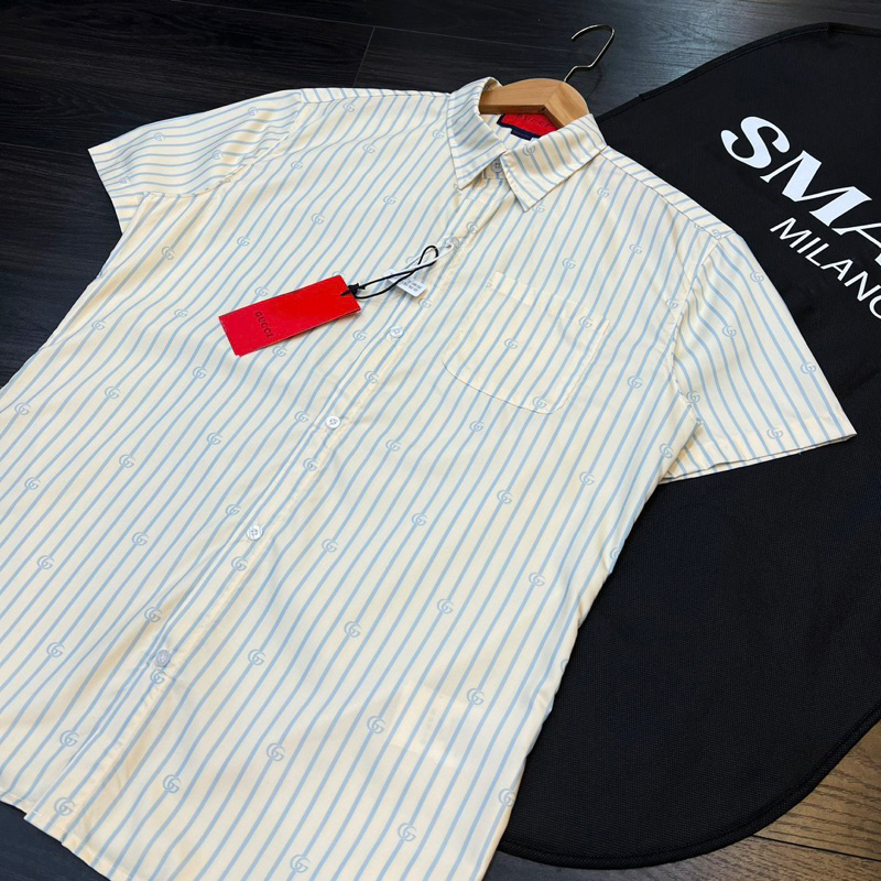 Áo SơMi Kẻ Nam Nữ Ngắn Tay G.C Be Hoạ Tiết Kẻ Sọc Xanh Logo Chữ Monogram Siêu Cấp Cho Các Boy Phố Đi Chơi đám Cưới