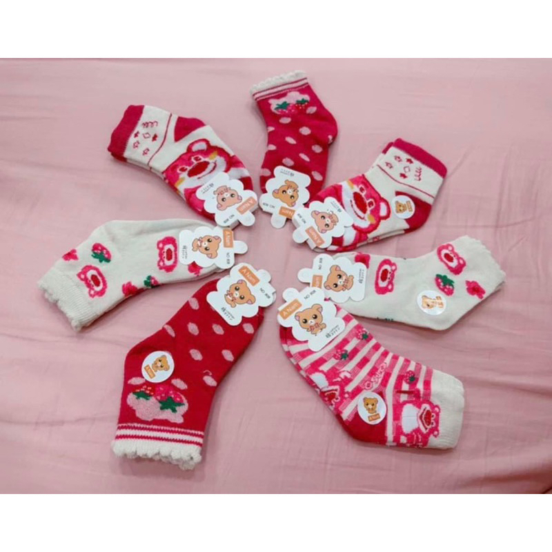 Set 5 tất gấu dâu cho bé