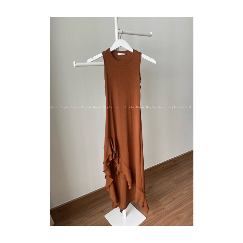 ĐẦM BODY DÁNG DÀI SÁT NÁCH XẺ TÀ VIỀN BÈO HÁCH CHÂN