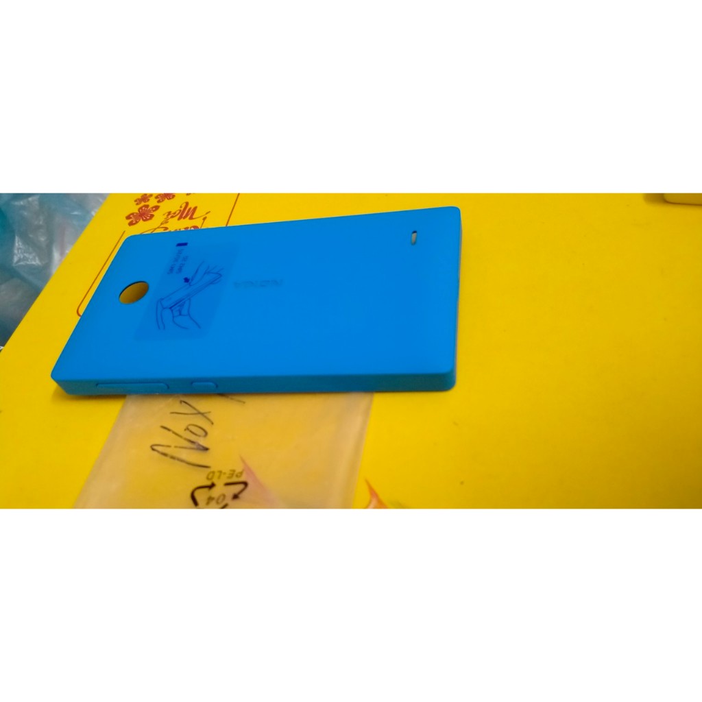 Vỏ Nokia Lumia X có màu xanh, vàng, trắng, hồng. Giá tốt nhất