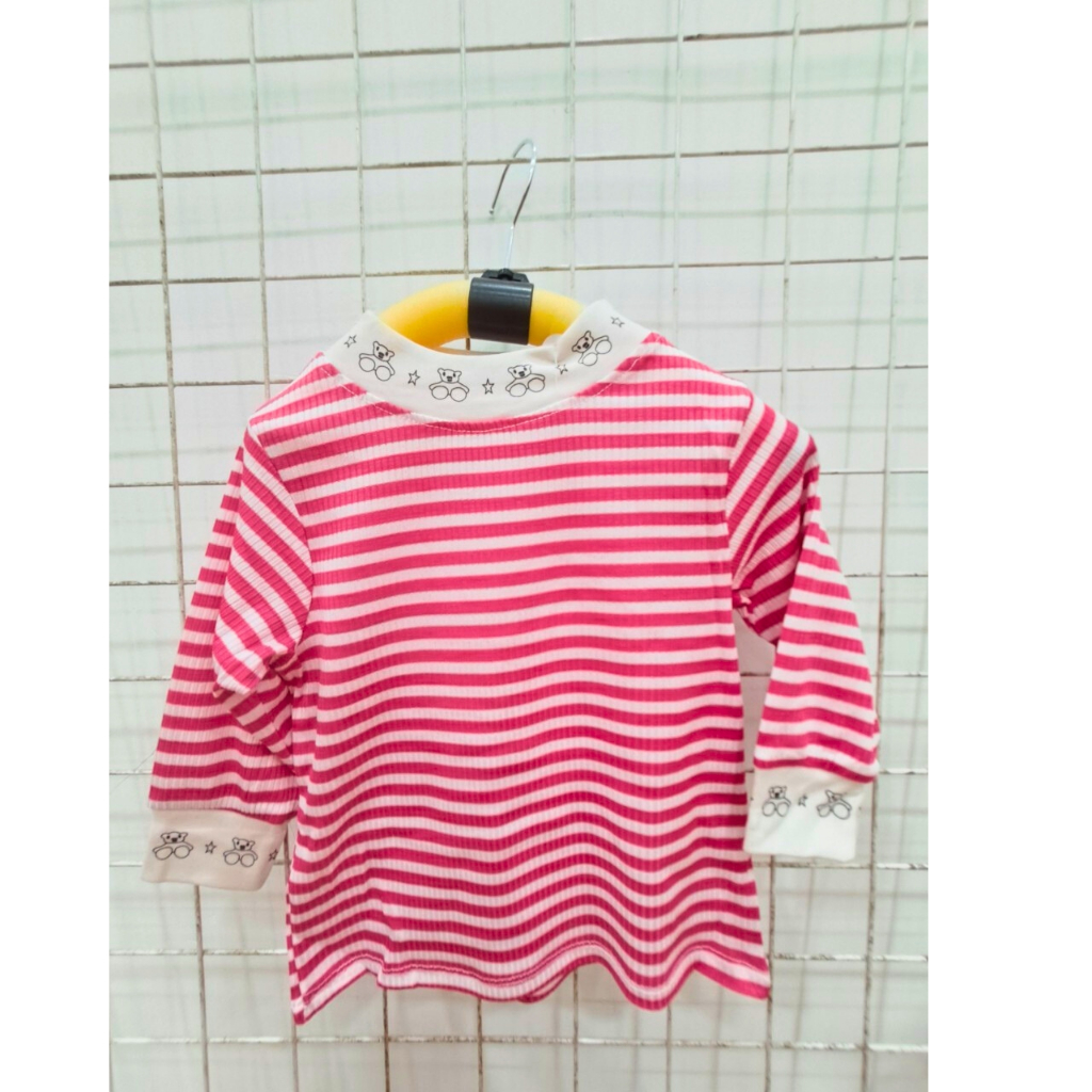 Áo thu đông cho bé gái tay dài cổ cao in gấu kẻ sọc chất vải bo tăm cotton cho bé từ 9 đến 20 kg lovelykid97.store