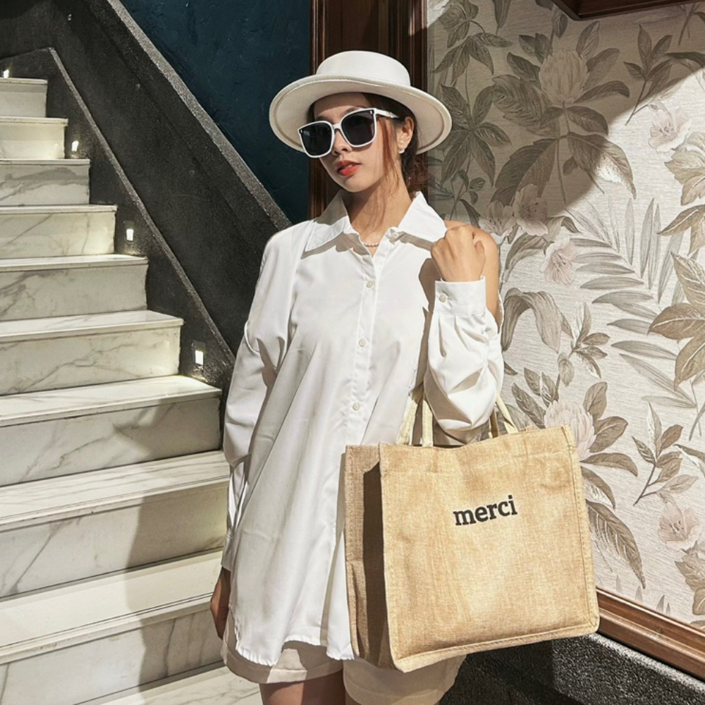 Áo sơ mi tay dài khoét vai, kiểu dáng Hàn Quốc form rộng