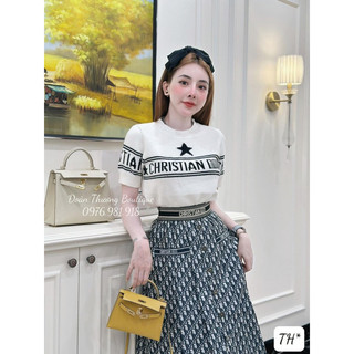 Set áo cộc tay và chân váy
