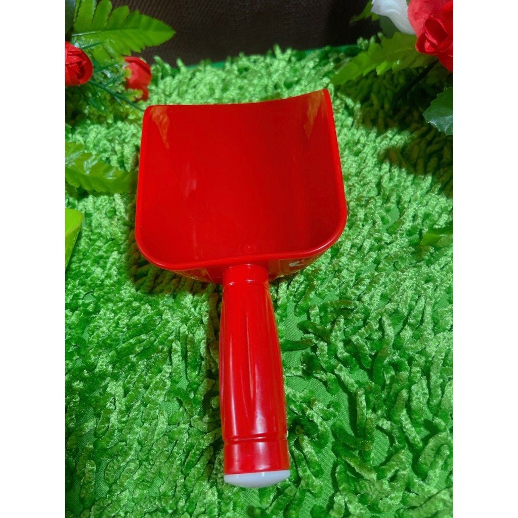 Đồ xúc đá, xúc gạo bằng nhựa kích thước nhỏ, trung, lớn, có cán cầm chắc chắn và vệ sinh, thương hiệu Châu Hưng