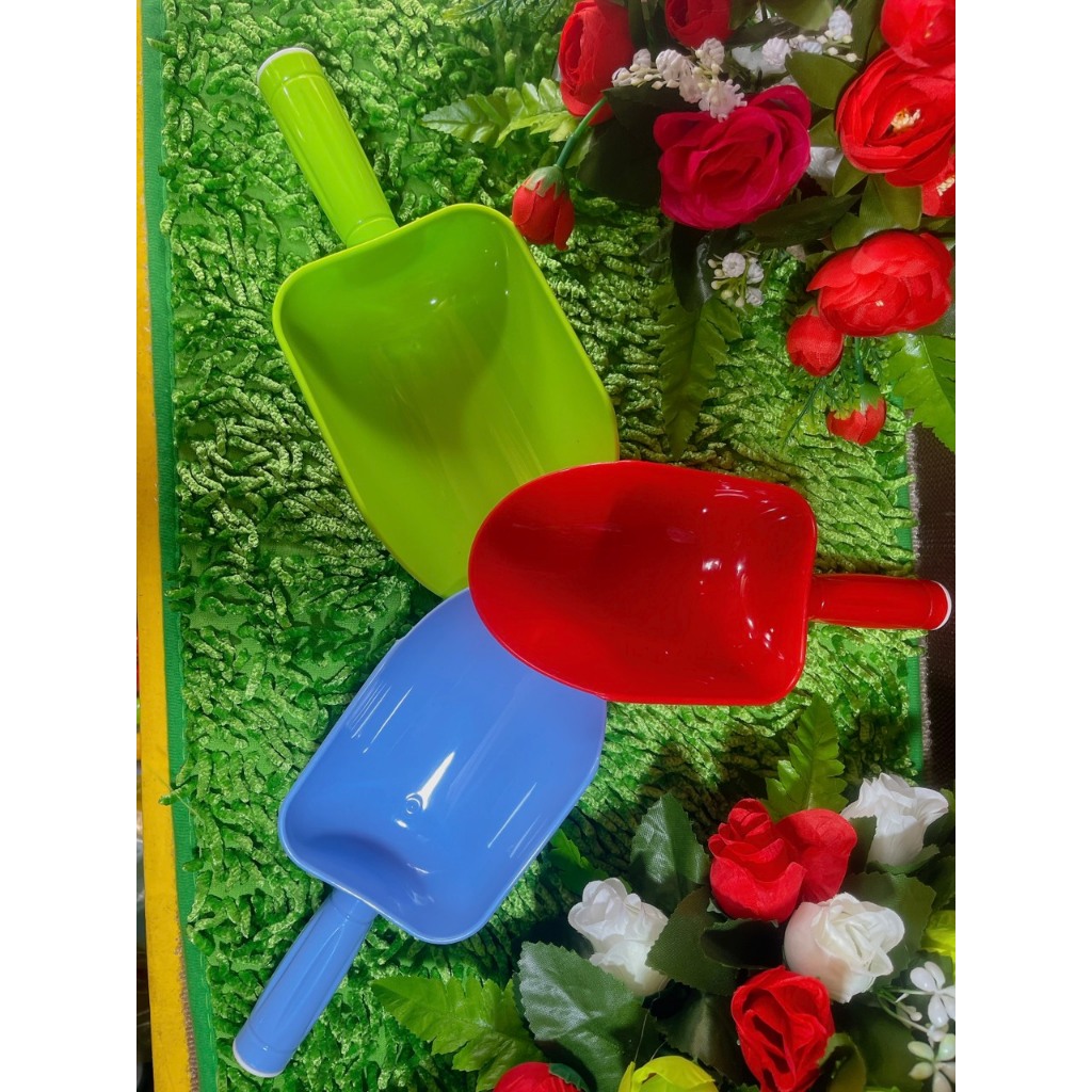 Đồ xúc đá, xúc gạo bằng nhựa kích thước nhỏ, trung, lớn, có cán cầm chắc chắn và vệ sinh, thương hiệu Châu Hưng