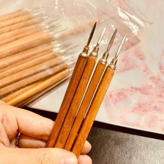 Cây lấy khoé cán gỗ chuyên dụng nail