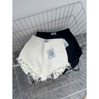 Quần short túi lộ đính nút