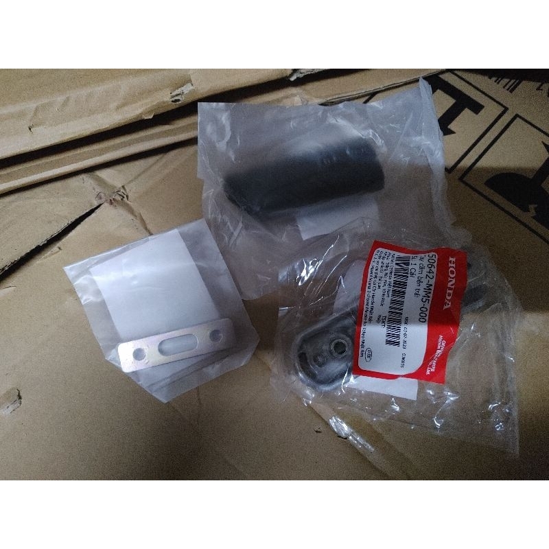 Để chân trước winner x zin hãng honda