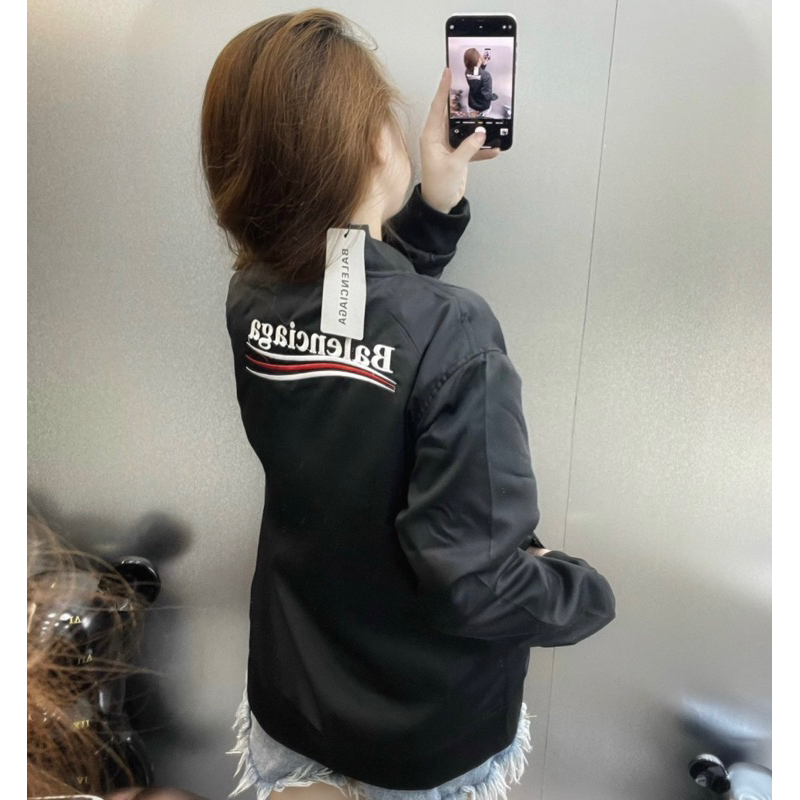 Áo khoác bomber nam nữ hai lớp có hoạ tiết in chữ logo hai lớp khoá kéo thời trang phong cách giới trẻ có size s đến xl