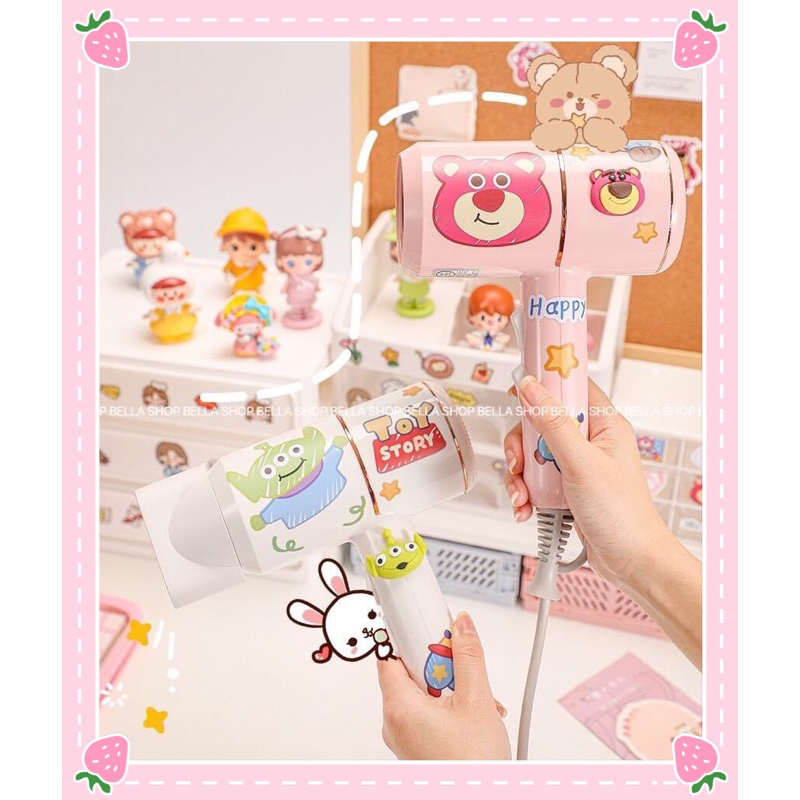 Máy Sấy Tóc Màu Hồng Mini Tiện Dụng  Hoạ Tiết Gấu Dâu Siêu Dễ Thương