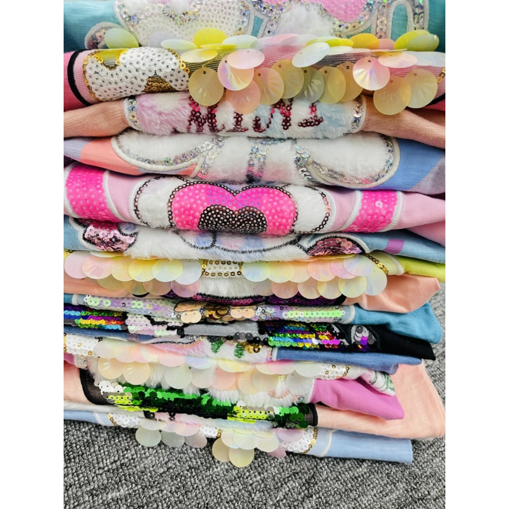 Áo thun tay ngắn kết cườm, kim sa lật cho bé gái