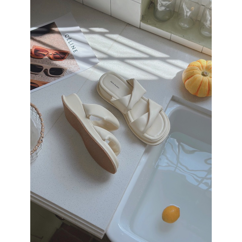 GL_A6_0345 dép hai quai