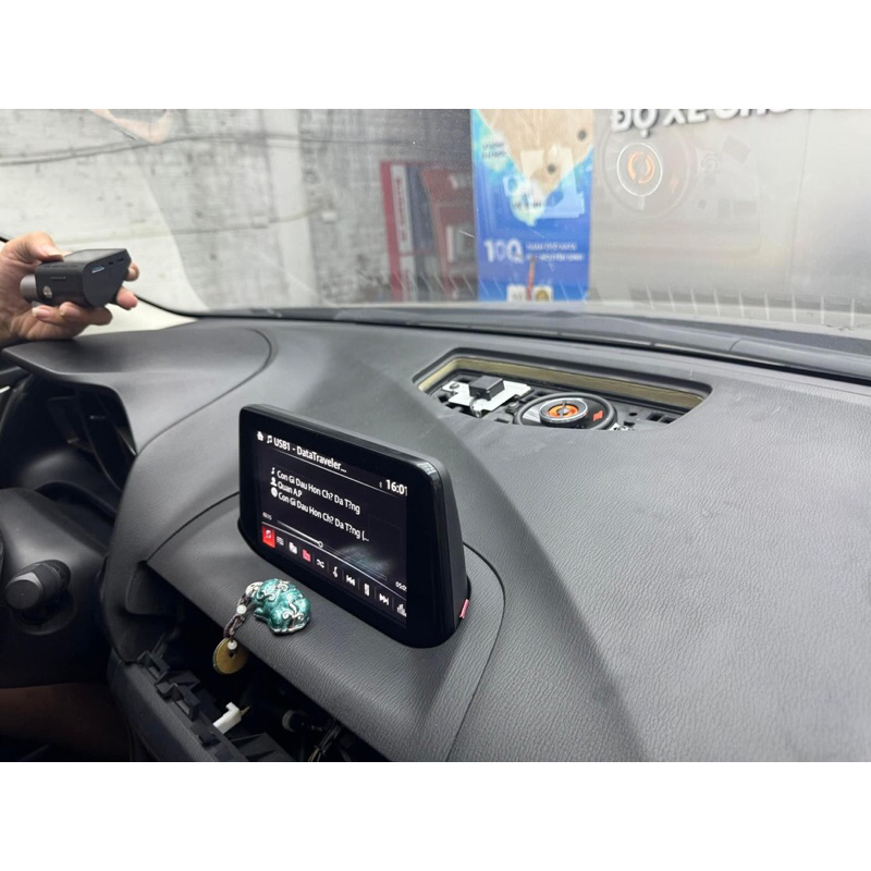 LOA CENTER JBL - LOA TRUNG TÂM DÀNH CHO ÔTÔ . BẤM COS CẮM GIẮC ZIN XE