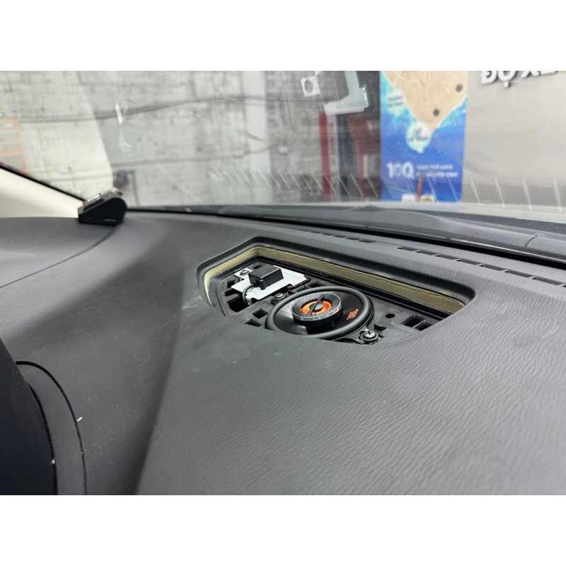 LOA CENTER JBL - LOA TRUNG TÂM DÀNH CHO ÔTÔ . BẤM COS CẮM GIẮC ZIN XE