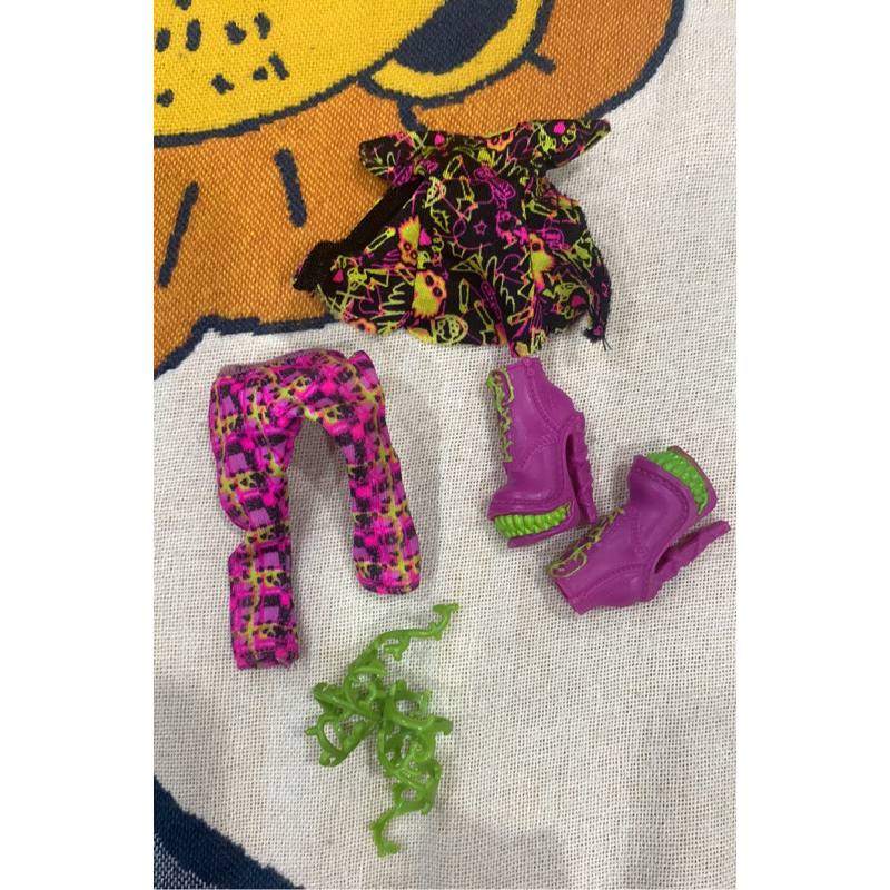 Quần áo búp bê monster high