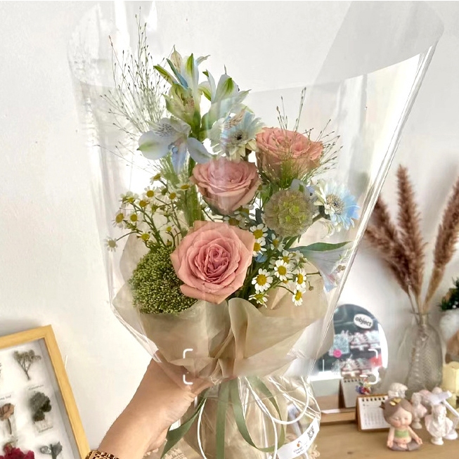 Xấp 50 tờ giấy bóng kiếng trơn trong suốt gói hoa loại dày