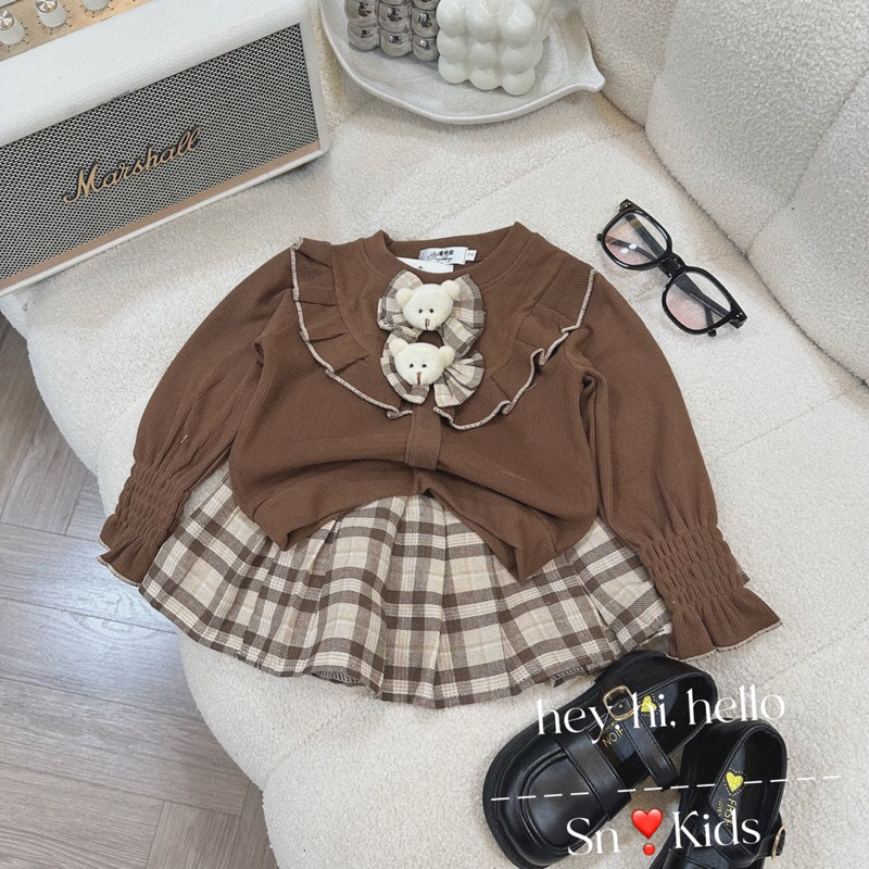 SET VÁY LEN NHUNG KÈM GẤU CHO BÉ 🎁 MUa 1 TẶNG 1 🎁 SET ÁO TIỂU THƯ CHẤT LEN NHUNG KÈM CHÂN VÁY KẺ DẬP LI HÀN QUỐC CHO BÉ