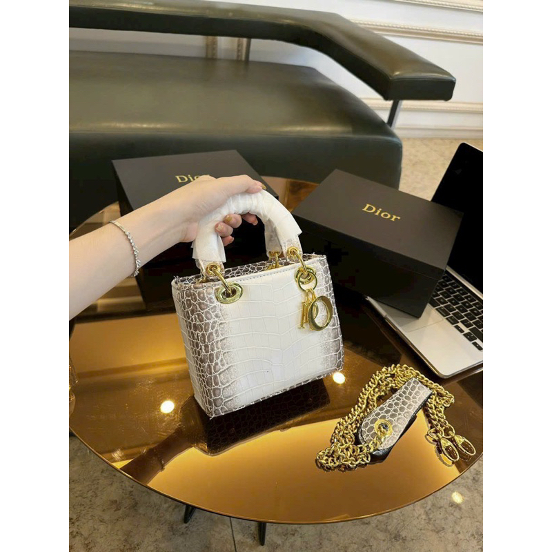 Túi Xách Nữ Di Or Lady Da Rắn Màu Bạch Tạng Tag Vàng Size 20 Cầm Tay& Đeo Chéo Siêu Xinhh