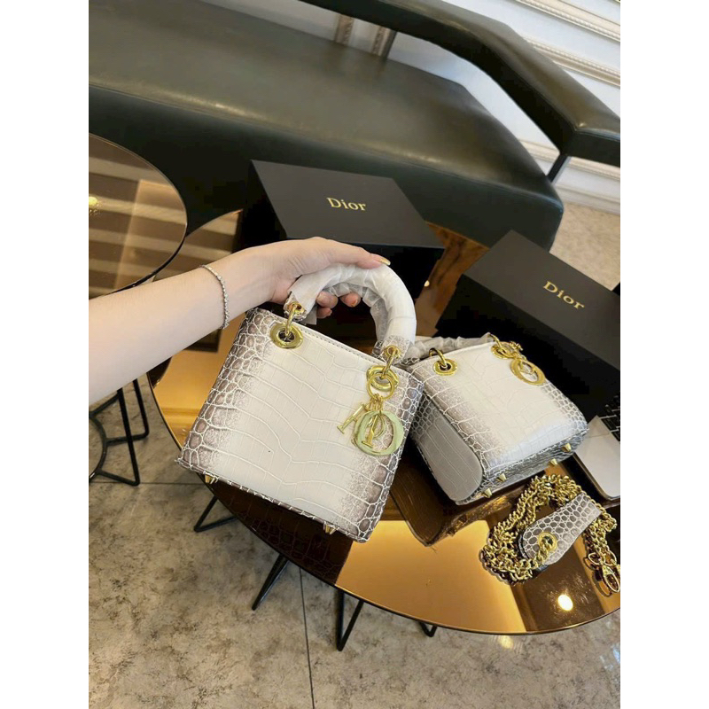 Túi Xách Nữ Di Or Lady Da Rắn Màu Bạch Tạng Tag Vàng Size 20 Cầm Tay& Đeo Chéo Siêu Xinhh