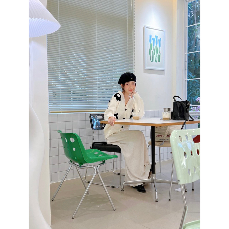 Ruly.studio - Áo len hoa trắng đen