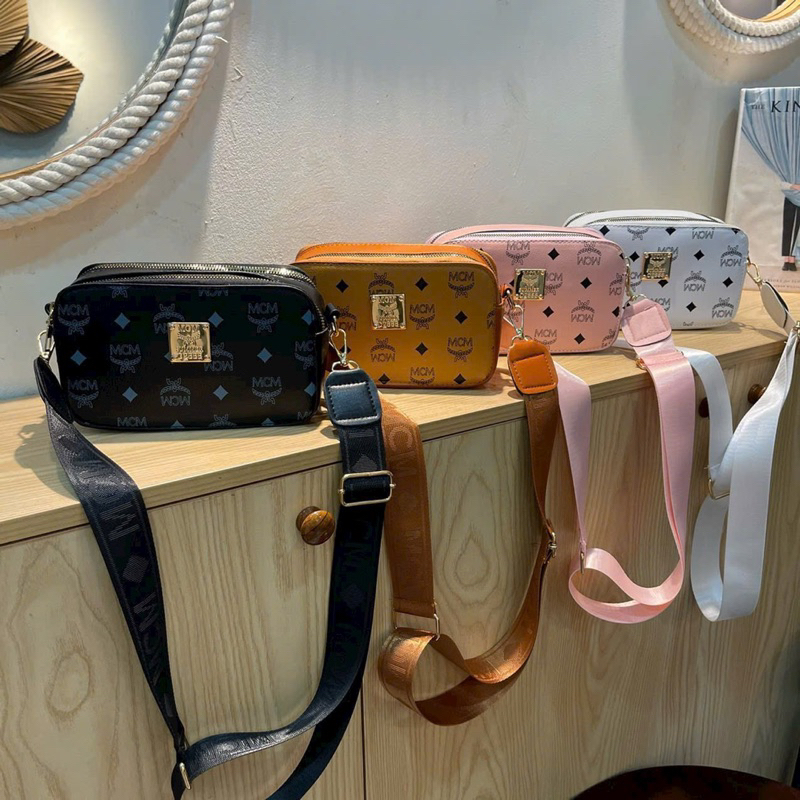 Túi đeo chéo nam, túi xách thời trang hoạ tiết logo kim loại thiết kế 2 khoá vừa làm túi điện thoại vừa làm túi xách nữ