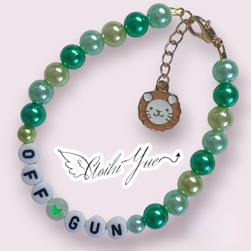 Vòng tay hạt bẹt giả ngọc trai mix xanh lá OffGun charm tim