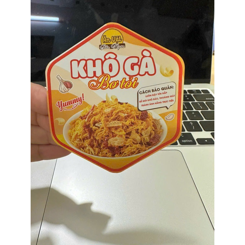 Tem Nhãn Dán “ Khô Gà, Khô Gà Lá Chanh, Khô Gà Bơ Tỏi” 7x8cm Lục Giác Dán Thân Hộp Hàng Sẵn Bao Keo Đẹp Giá Rẻ