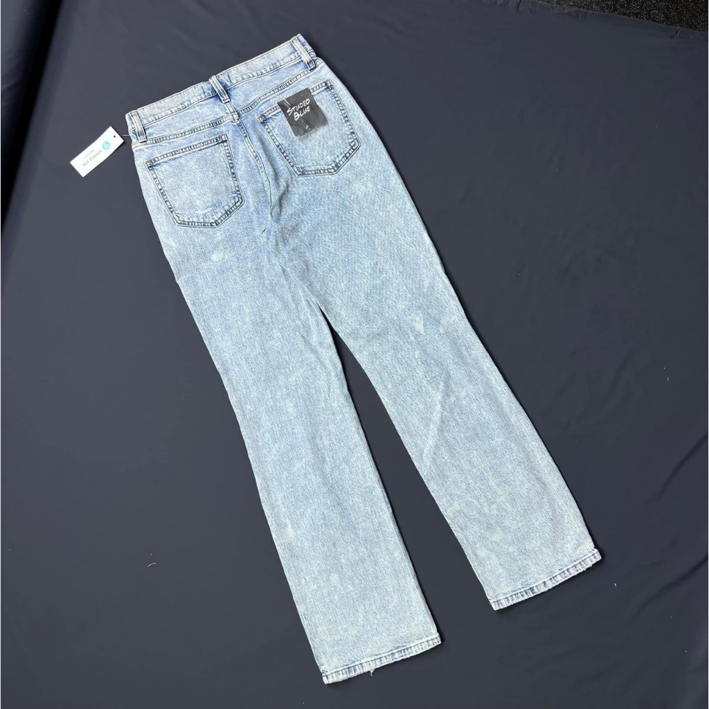 Quần jeans ống suông rách gối