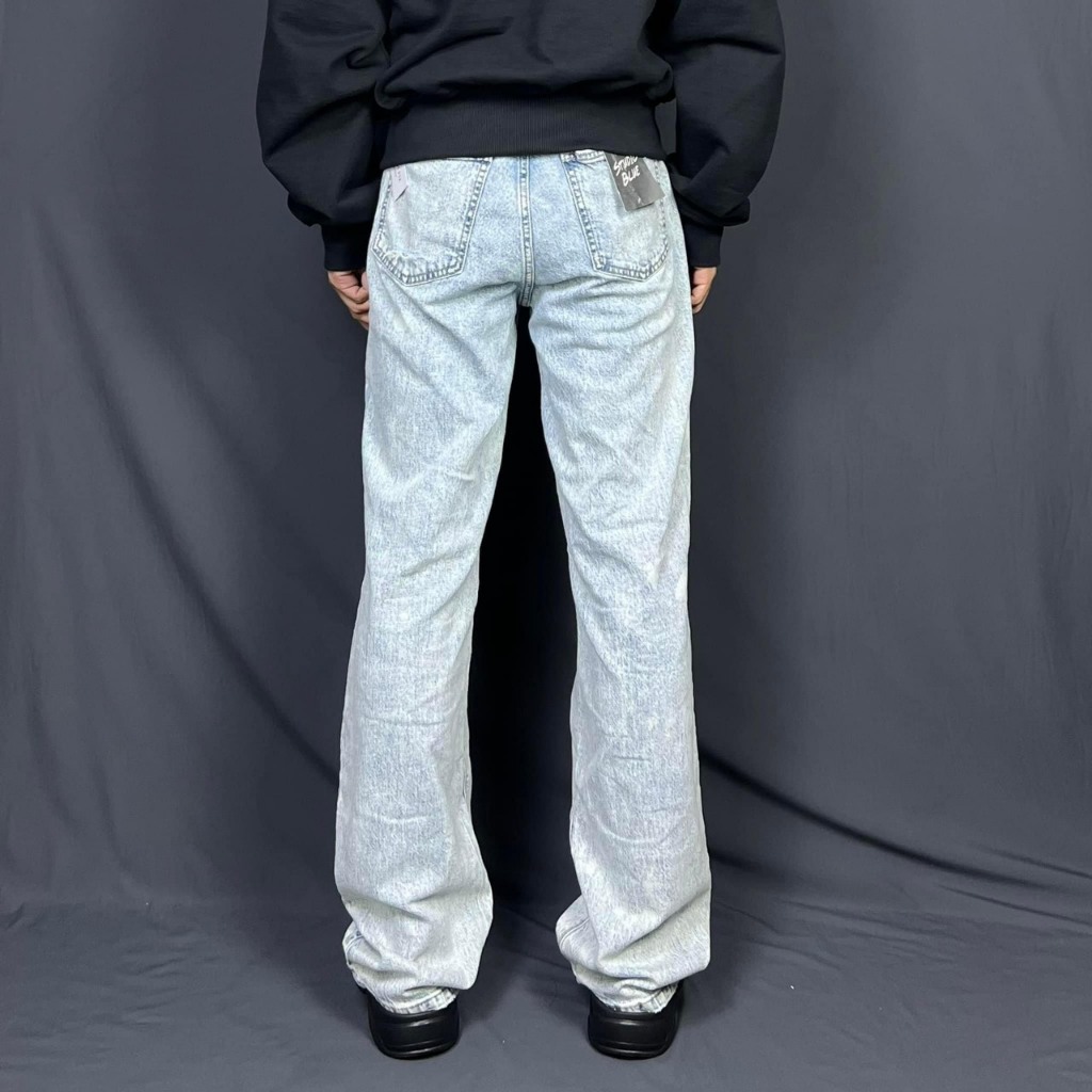 Quần jeans ống suông rách gối