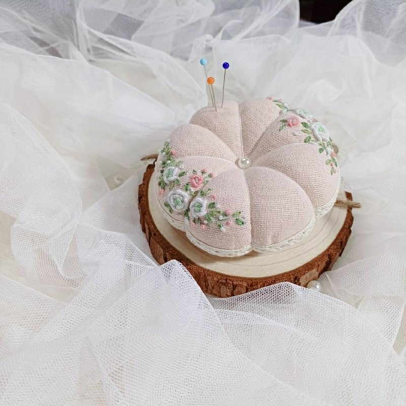 GỐI CẮM KIM THÊU TAY