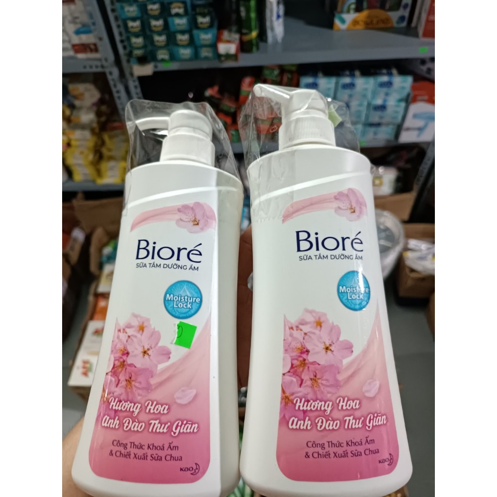Sữa Tắm Dưỡng Ẩm Bioré Hương Hoa Anh Đào Thư Giãn 530g