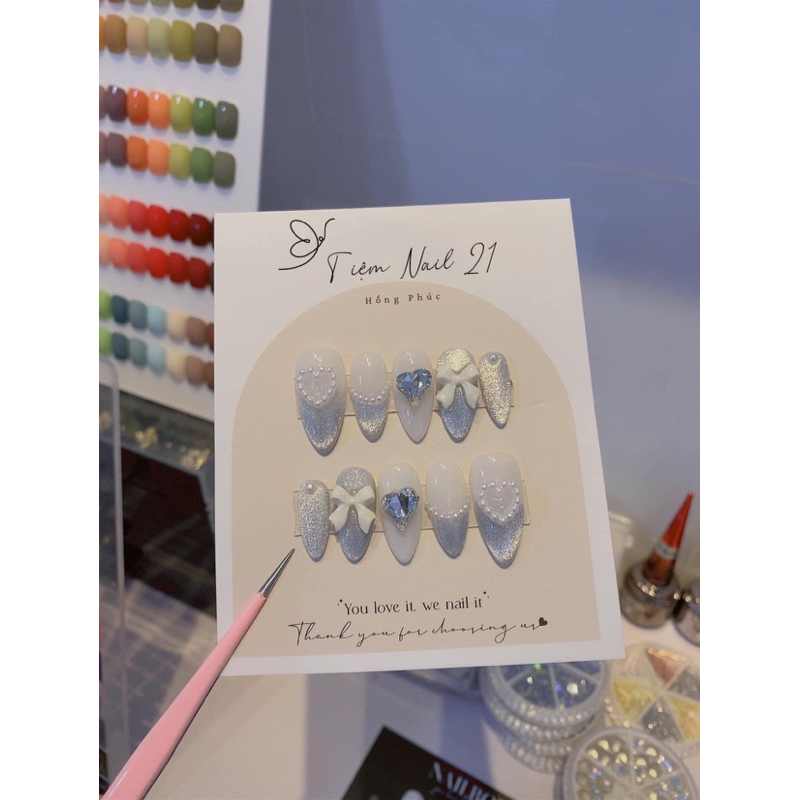 Nailbox thiết kêz mắt mèo phối nơ
