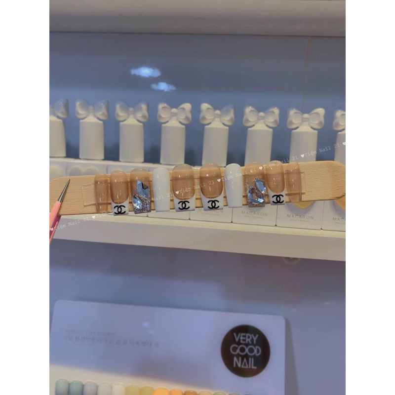 Nailbox thiết kế thương hiệu phối đá