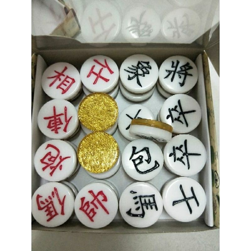 Cờ úp đế vàng kèm nắp