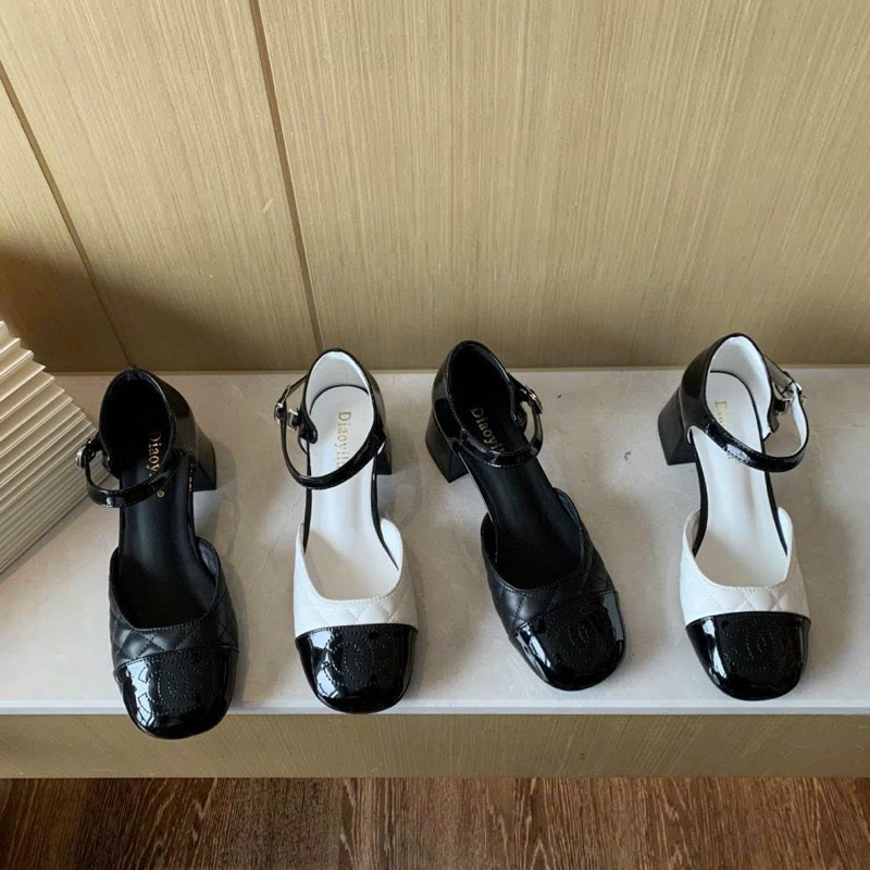 Sandal Gót Vuông Bít Da Bóng Chỉ Chuẩn Cao Cấp Sang Đẹp