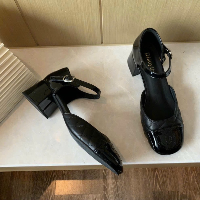 Sandal Gót Vuông Bít Da Bóng Chỉ Chuẩn Cao Cấp Sang Đẹp