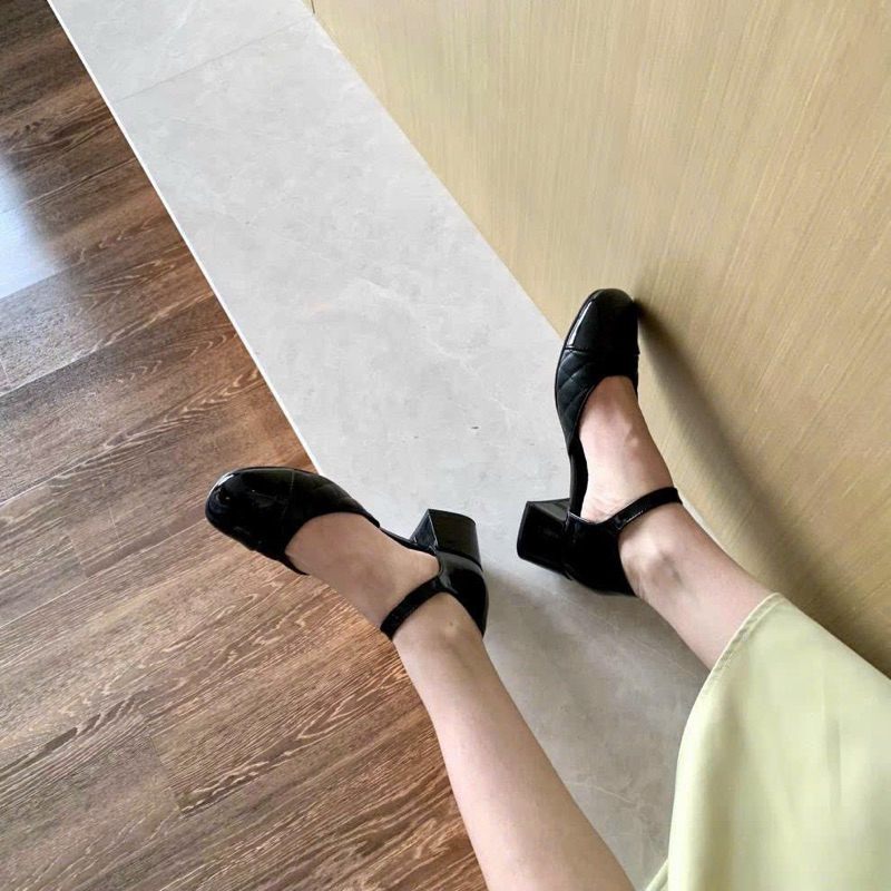 Sandal Gót Vuông Bít Da Bóng Chỉ Chuẩn Cao Cấp Sang Đẹp