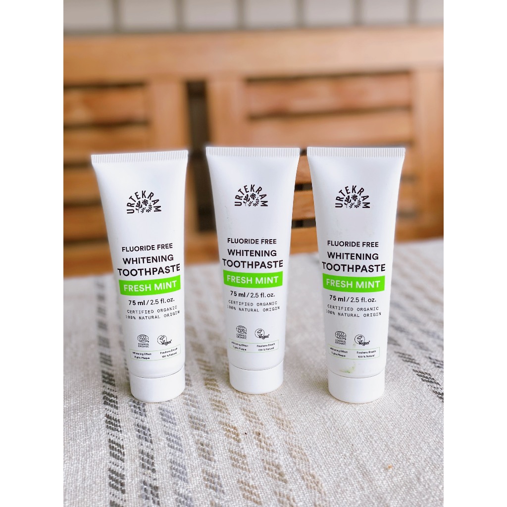 Kem đánh răng Urtekram Whitening Toothpaste Fresh Mint.
