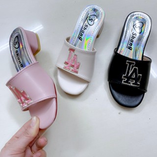 Giày cao gót cho bé gái guốc trẻ em thêu chữ TB thời trang cao 3p biểu diễn thời trang, khiêu vũ...GTB02.