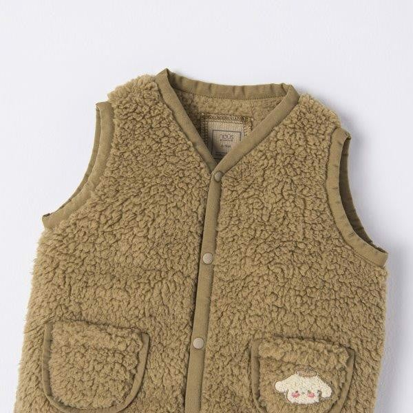 Áo Gile Nous lông màu be nhạt túi áo thêu hình gấu