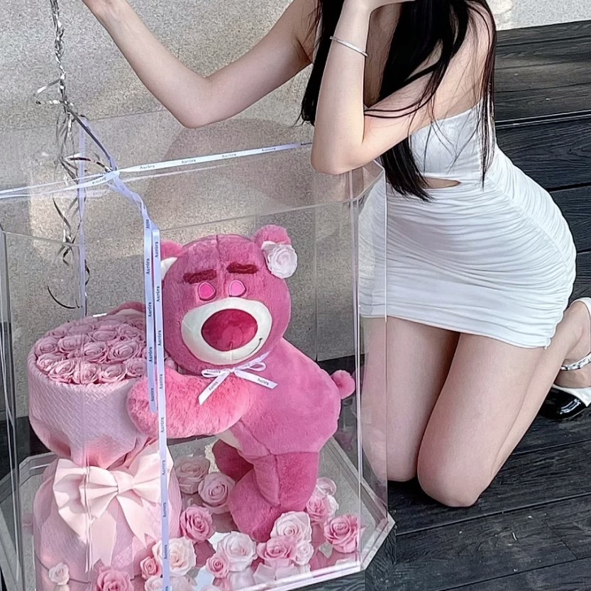 Quà tặng sinh nhật, Bó Hoa Gấu Dâu Lotso Kèm Túi Đèn Dễ Thương Làm Quà Tặng, Gấu Bông cao cấp