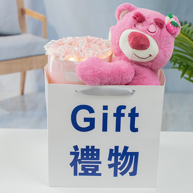 Quà tặng sinh nhật, Bó Hoa Gấu Dâu Lotso Kèm Túi Đèn Dễ Thương Làm Quà Tặng, Gấu Bông cao cấp