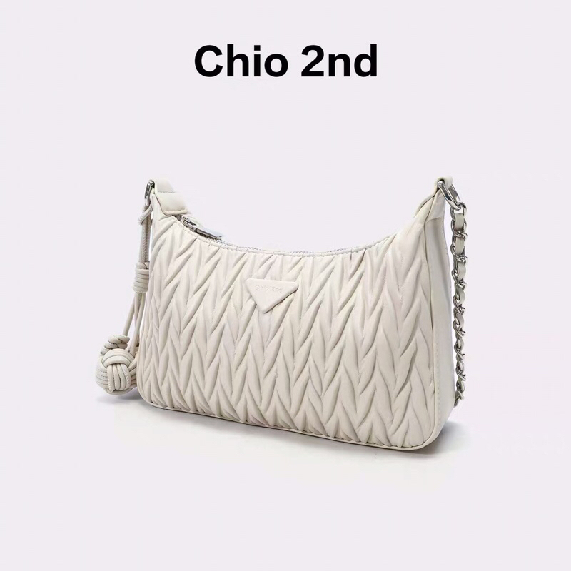 Chio'2nd TÚI DÁNG THUYỀN ĐEO CHÉO MIX CHARM BÓNG