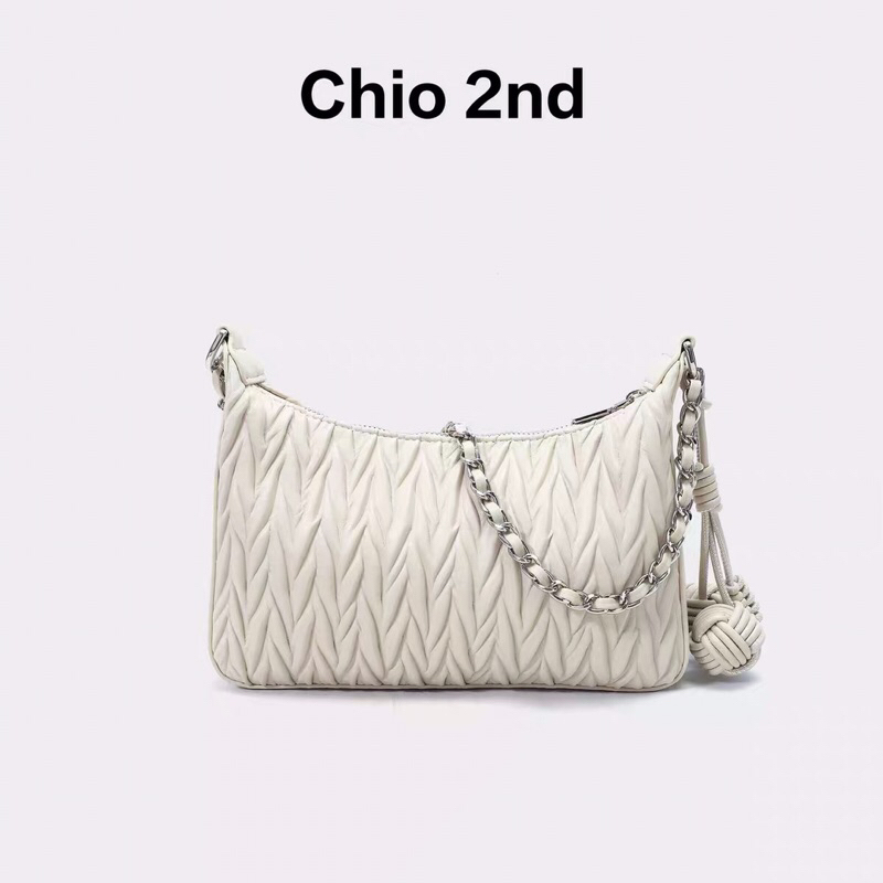 Chio'2nd TÚI DÁNG THUYỀN ĐEO CHÉO MIX CHARM BÓNG