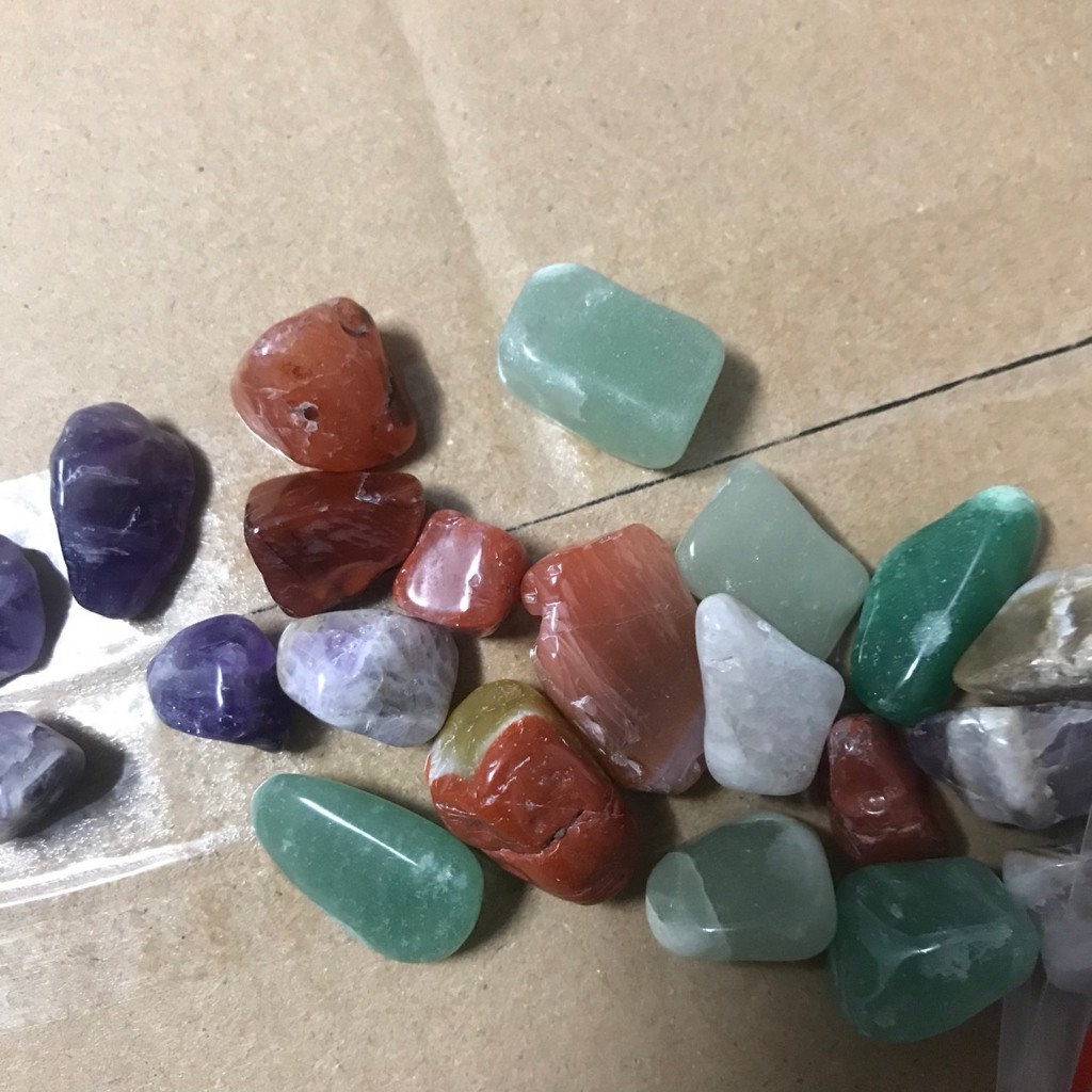 Đá trấn trạch ngũ sắc Nhiều Màu Tự Nhiên  - phong thủy thờ cúng