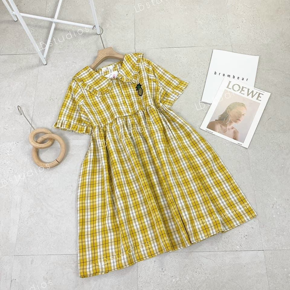 Váy kẻ thêu quả dứa cổ bẻ dáng babydoll fom rộng