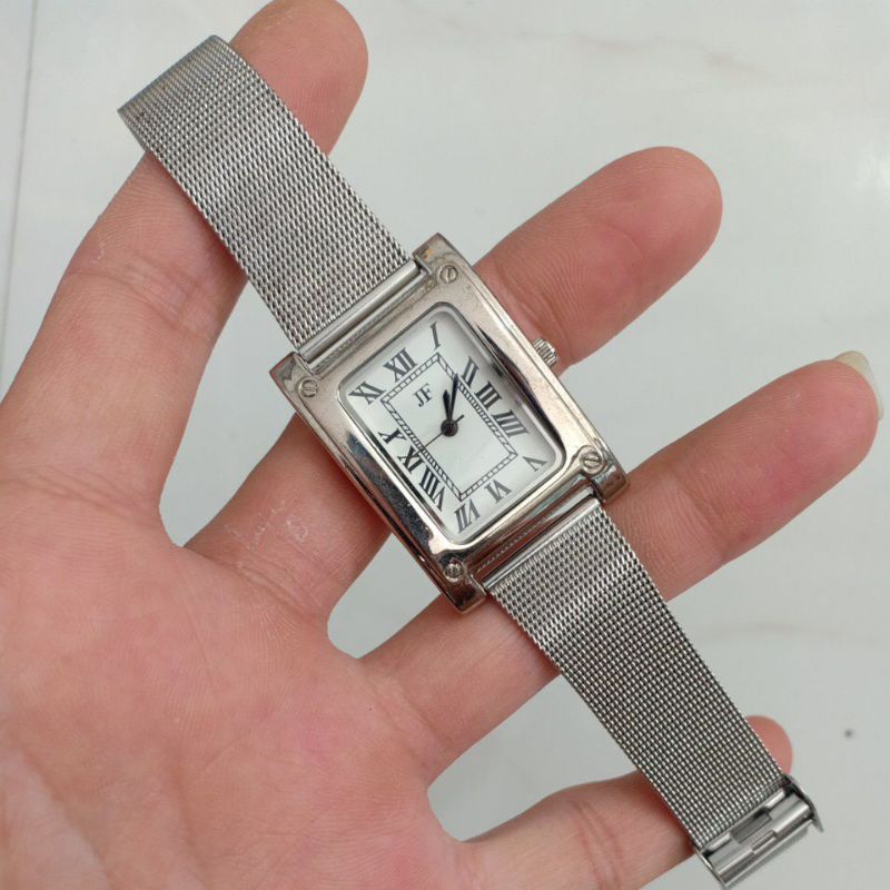 Đồng hồ nam nữ si nhật mặt tank vuông hiệu AVON JF dây thép lụa màu bạc độ mới 89%
