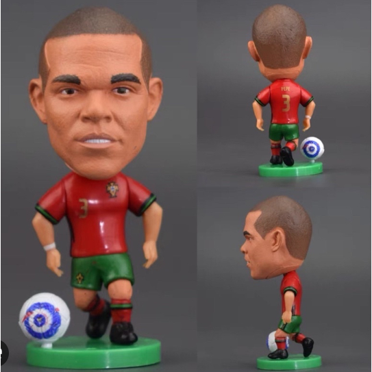 Tượng cầu thủ Bồ đào Nha, Quà tặng bạn bè